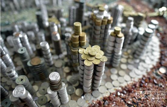 男子收集5万枚硬币：完成的作品让人惊叹