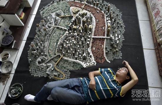 男子收集5万枚硬币：完成的作品让人惊叹