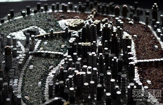 男子收集5万枚硬币：完成的作品让人惊叹