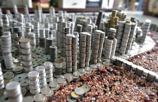 男子收集5万枚硬币：完成的作品让人惊叹