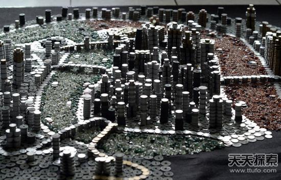 男子收集5万枚硬币：完成的作品让人惊叹