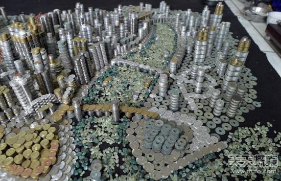男子收集5万枚硬币：完成的作品让人惊叹
