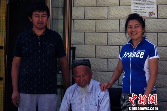 新疆退伍军人退伍不褪色：打馕为生助贫帮困成就致富梦