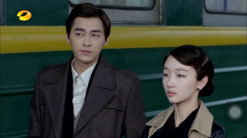 资料图：李易峰送周冬雨上车。视频截图