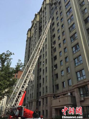 哈尔滨一小区发生燃气爆炸致3死3伤附近居民被疏散