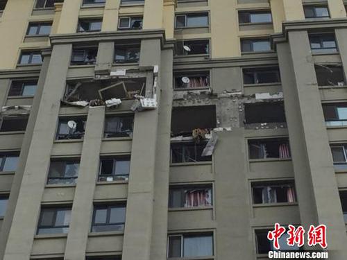 图为事故现场 劲彪 摄