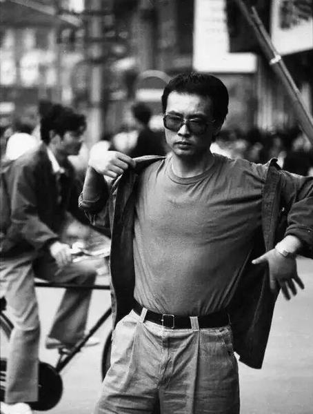 1988年，张晓刚于成都，肖全摄