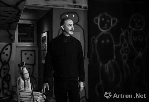 这种长法的大叔一看就知道肯定很有思想，很深刻。。。。。。