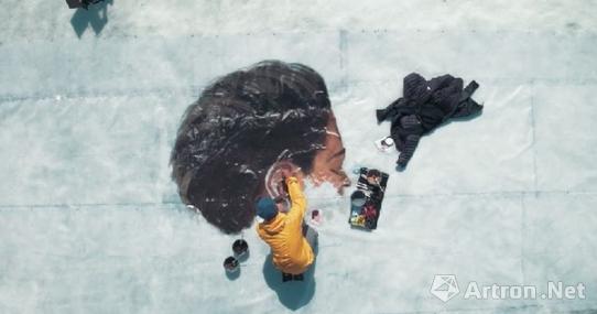 胡拉《如果你开始翱翔，该怎么办》。图 取自 The Huffington Post