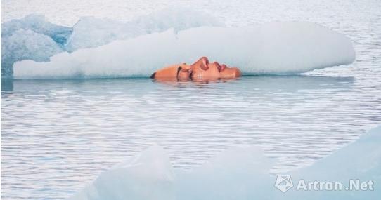 胡拉《如果你开始翱翔，该怎么办》。图 取自 The Huffington Post