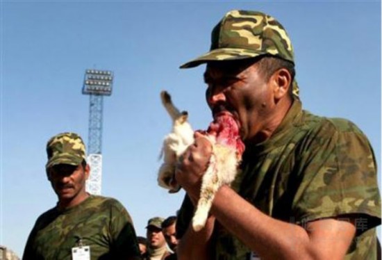 男子吃生肉险丧命