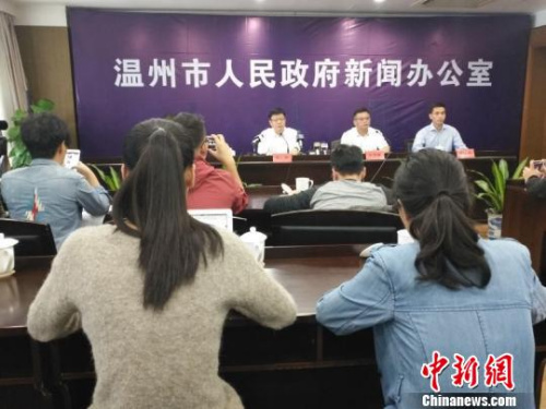 温州房屋倒塌新闻发布会?！≌乓?摄