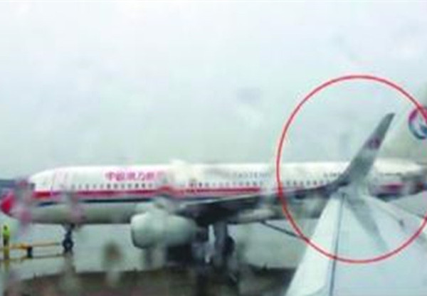 上海虹桥机场两客机险相撞3