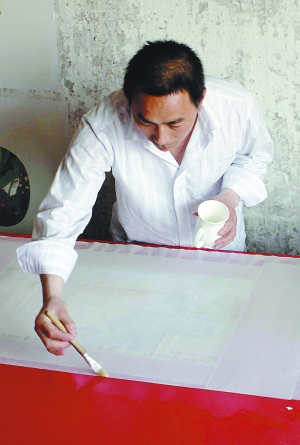 裱画师薛兵 岳强 图