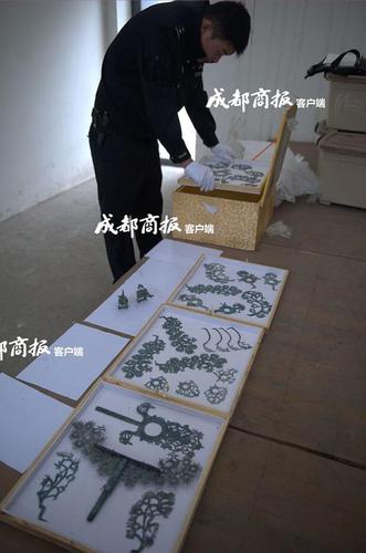 盗挖团伙中多为父子翁婿 为盗宝专门学潜水