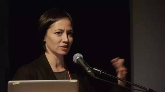 M+博物馆视觉艺术首席策展人姚嘉善（Pauline Yao）称“这批作品将会成为M+长远馆藏计划的基础”，图片来源：Simon Fraser University