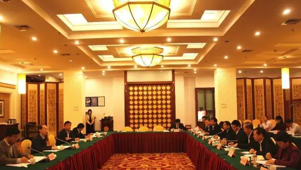 10月15日，“精准立法促进社会文明”座谈会在河南郑州举行