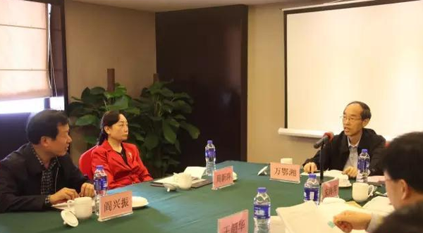 10月16日，民革中央调研组与河南省法院、检察院系统代表座谈。