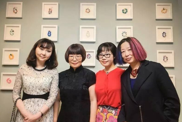 左起：参展艺术家邵亦杨，展览总监董慧萍副教授，学术主持傅怡静博士后与著名艺术家肖鲁女士