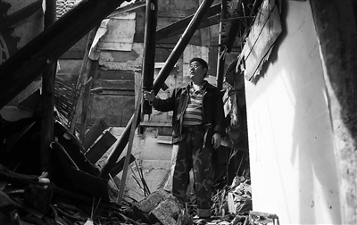 3岁姐姐弟弟尸体现粪池3