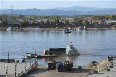 黑龙江依兰交警被指设岗收钱放行超载车 官方否认