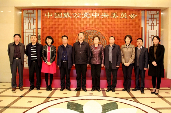 闫小培同酉阳县有关领导同志合影