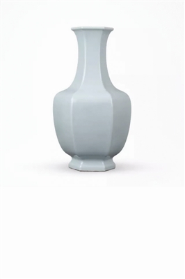 匡时香港2016秋拍拍品： 清乾隆天蓝釉六方瓶，高48厘米