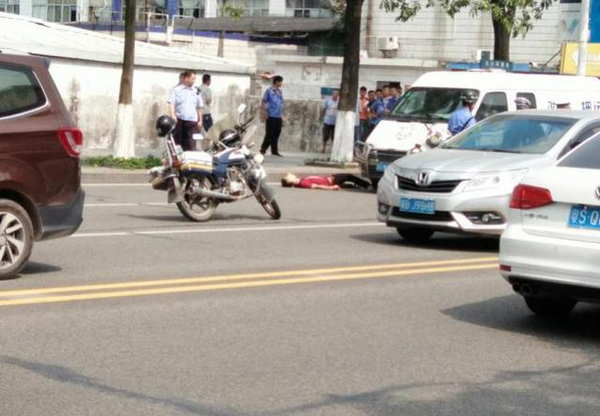 男子追砸运钞车被击毙2