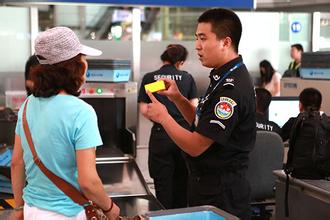 一巴掌将安检员打耳聋