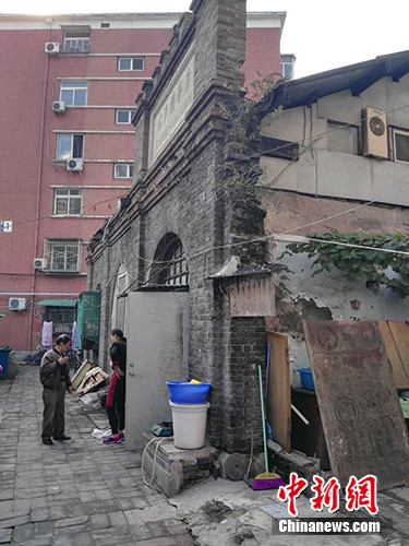 清华南门外、成府路路口西南小巷清华园铁路职工宿舍内的清华园火车站遗址。中新网记者 宋宇晟 摄