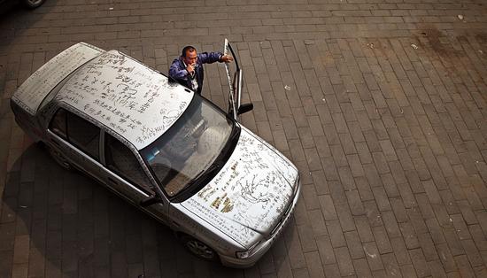 老金和他的签名车