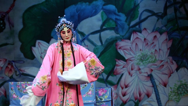 张火丁演出《锁麟囊》