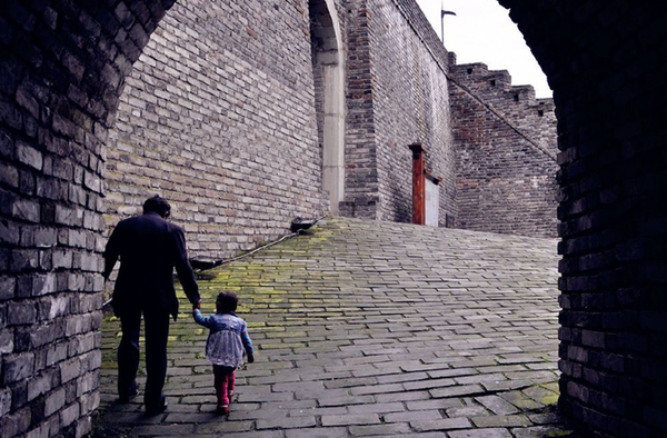 这个群体更多地是被动的漂泊，他们是老漂一族