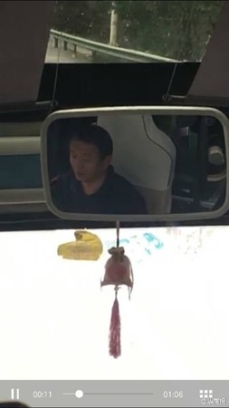 大巴司机打盹10分钟