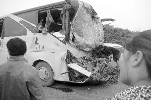 大巴司机打盹10分钟4