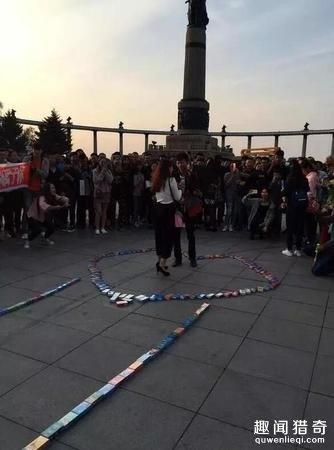 999盒保险套摆爱心告白 最奇葩求婚方式盘点