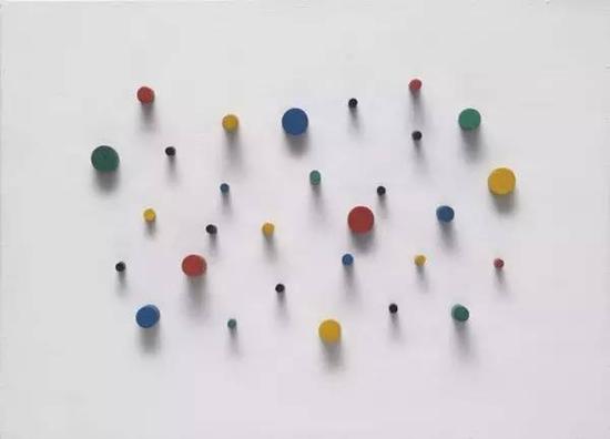 　　&nbsp; 《外墙项目（Project for an Exterior Wall）》，卡洛斯?克鲁兹- 迭兹（Carlos Cruz-Diez），&nbsp;&nbsp;&nbsp;&nbsp;&nbsp;&nbsp;&nbsp;&nbsp;&nbsp;&nbsp;&nbsp;&nbsp;&nbsp; 木板上榫钉和合成漆聚合物，1954-65年