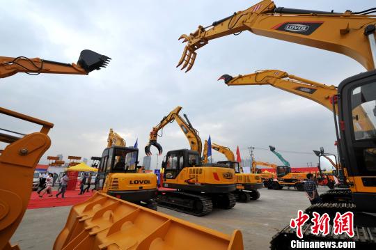 图为参展工程车?！≌沤鸫?摄