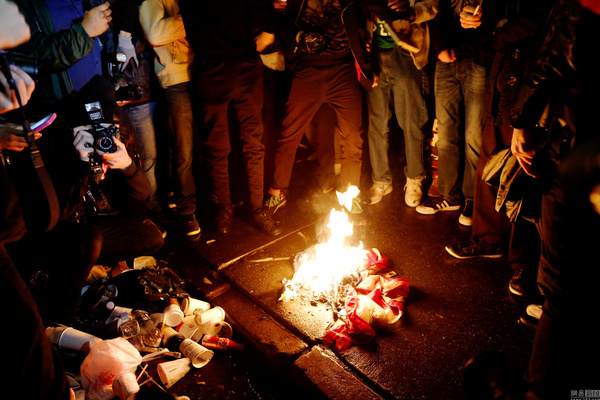 美国民众游行抗议特朗普