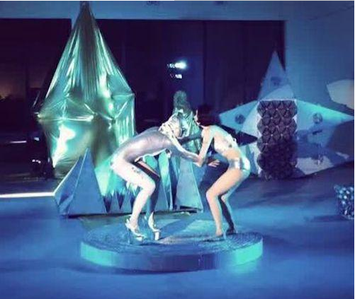 艺术家罗苇及其团队的首次演出《塔拉之惹》表演现场