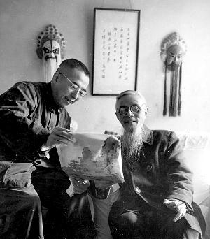 上世纪60年代，丰子恺(右)与程十发合影