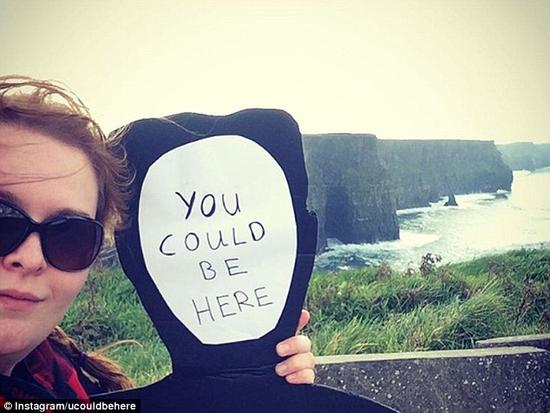 加女作家被男友放鸽子 携“泡沫男友”赴冰岛度假