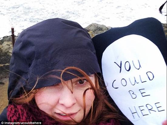 加女作家被男友放鸽子 携“泡沫男友”赴冰岛度假