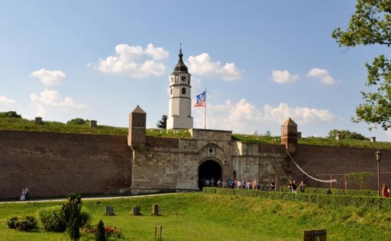 塞尔维亚明年起或免签 可望成为欧洲首个对中免签国