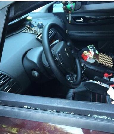 男子砸19车偷走23元