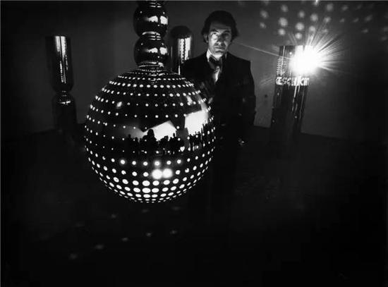 奥托·皮内和他的《光芭蕾》装置作品 图片：安特·格利博达 《Otto Piene》