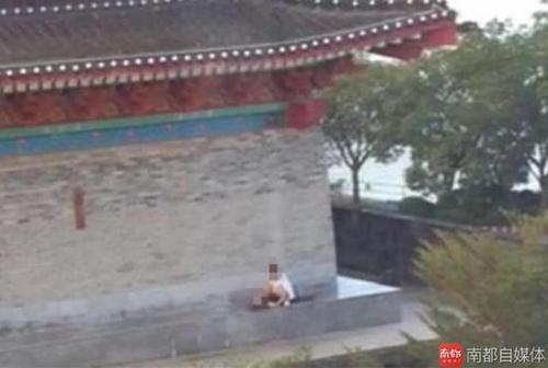 男女在广东著名景区内不雅视频疯传 警方展开调查