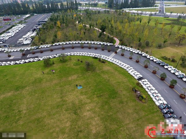 C字路变身停车场2