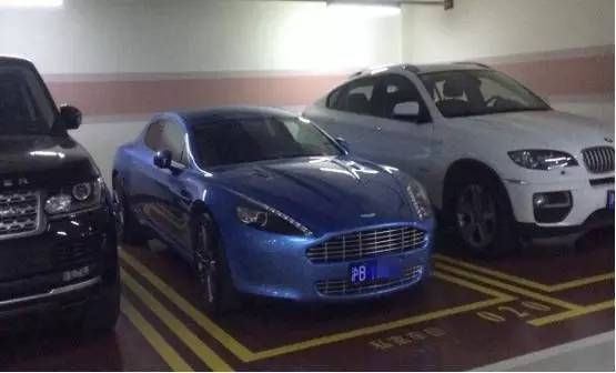 停车场设豪车专停区2