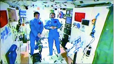 景海鹏陈冬今日回家